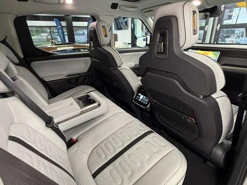 Used 2022 Rivian R1T Adventure AWD/4WD image 30