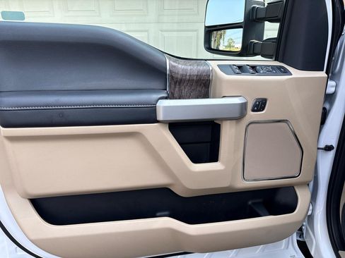 Used 2019 Ford F250 Lariat w/ Chrome Package AWD/4WD image 19