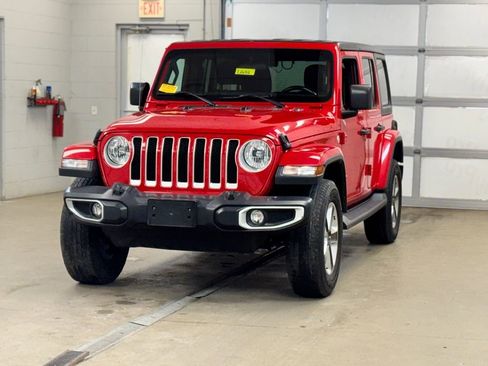 Used 2019 Jeep Wrangler Unlimited Sahara AWD/4WD image 3