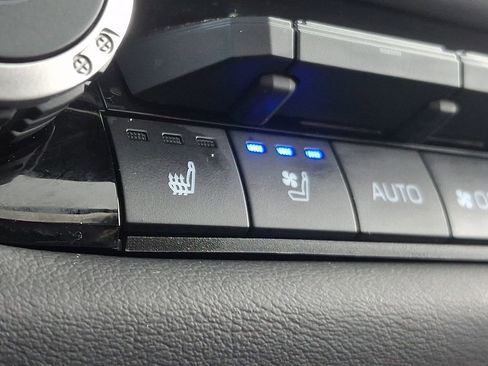 Used 2025 Toyota Sequoia Platinum image 26