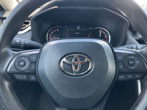 Used 2025 Toyota RAV4 XLE FWD image 19