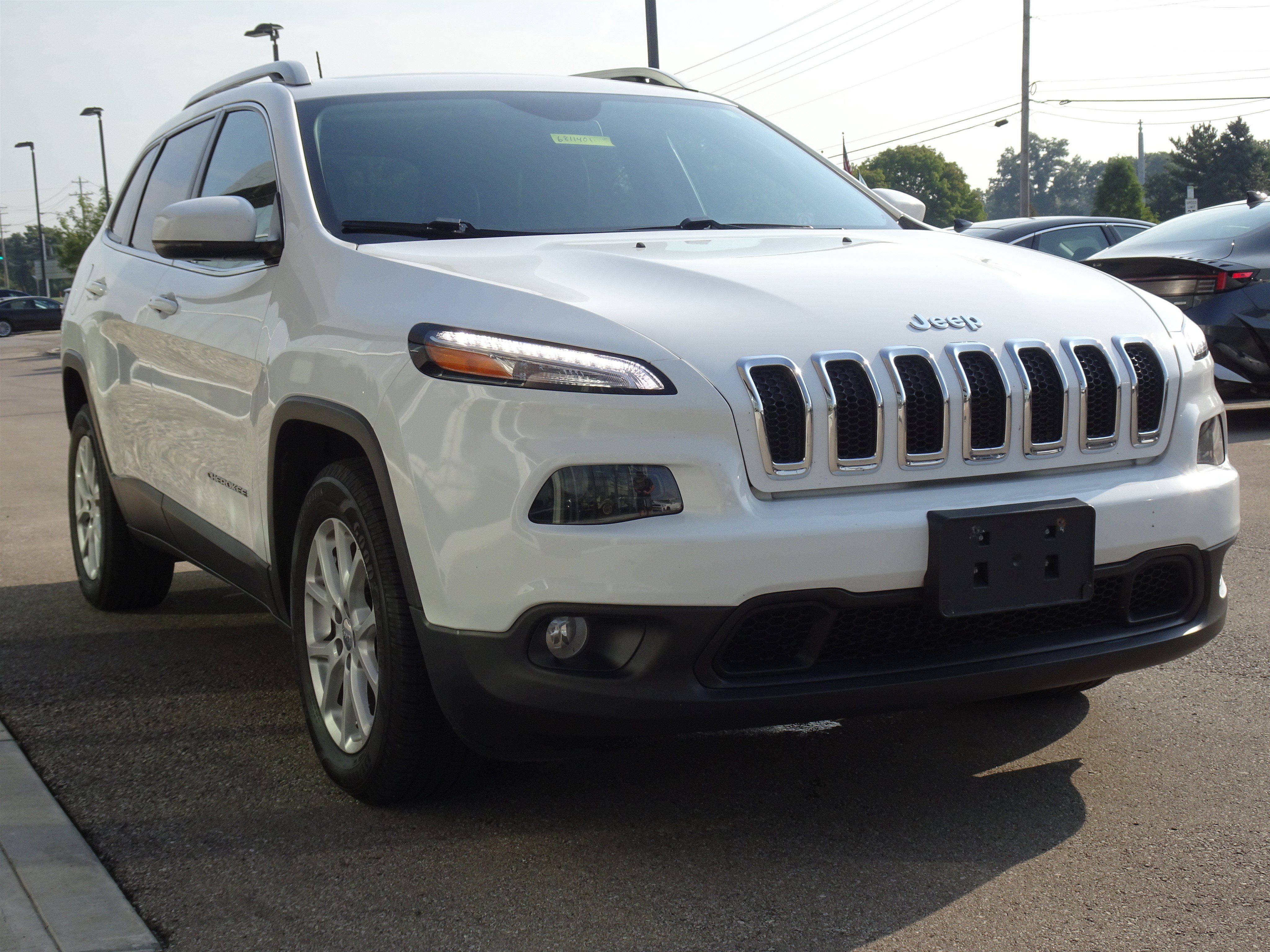 Used 2018 Jeep Cherokee Latitude Plus w/ Comfort/Convenience Group FWD image 6