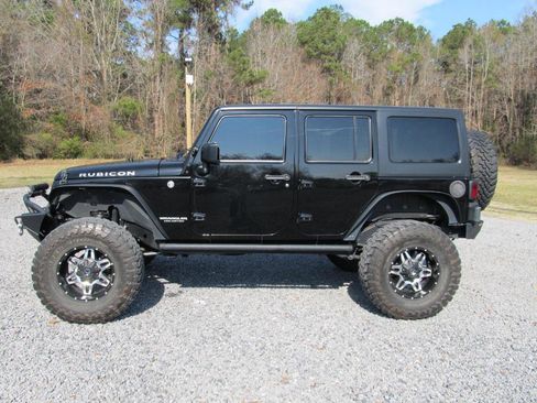 Used 2016 Jeep Wrangler Unlimited Rubicon w/ Connectivity Group image 3