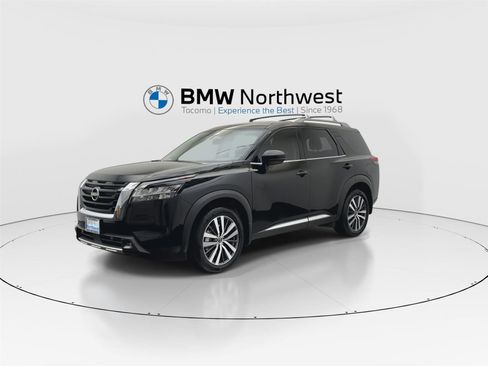 Used 2022 Nissan Pathfinder Platinum w/ Cargo Package image 9