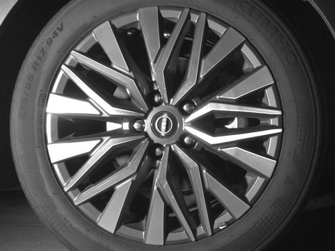 Used 2025 Nissan Altima 2.5 SV FWD image 13