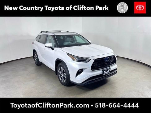 Used 2023 Toyota Highlander XLE image 1