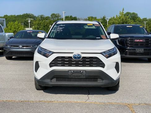 Used 2024 Toyota RAV4 LE AWD/4WD image 2