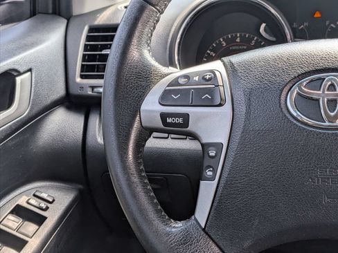 Used 2012 Toyota Highlander SE w/ Tow Pkg FWD image 13
