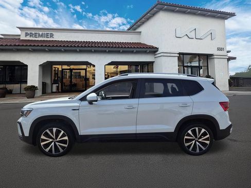 Used 2022 Volkswagen Taos SE FWD image 5