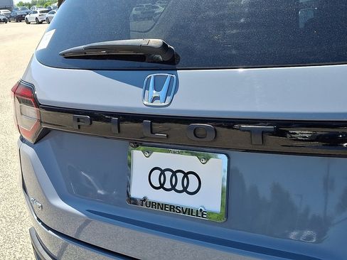Used 2023 Honda Pilot Touring image 31