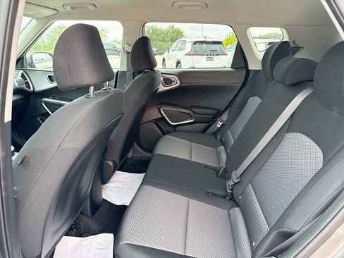 Used 2025 Kia Soul LX w/ LX Technology Package FWD image 23