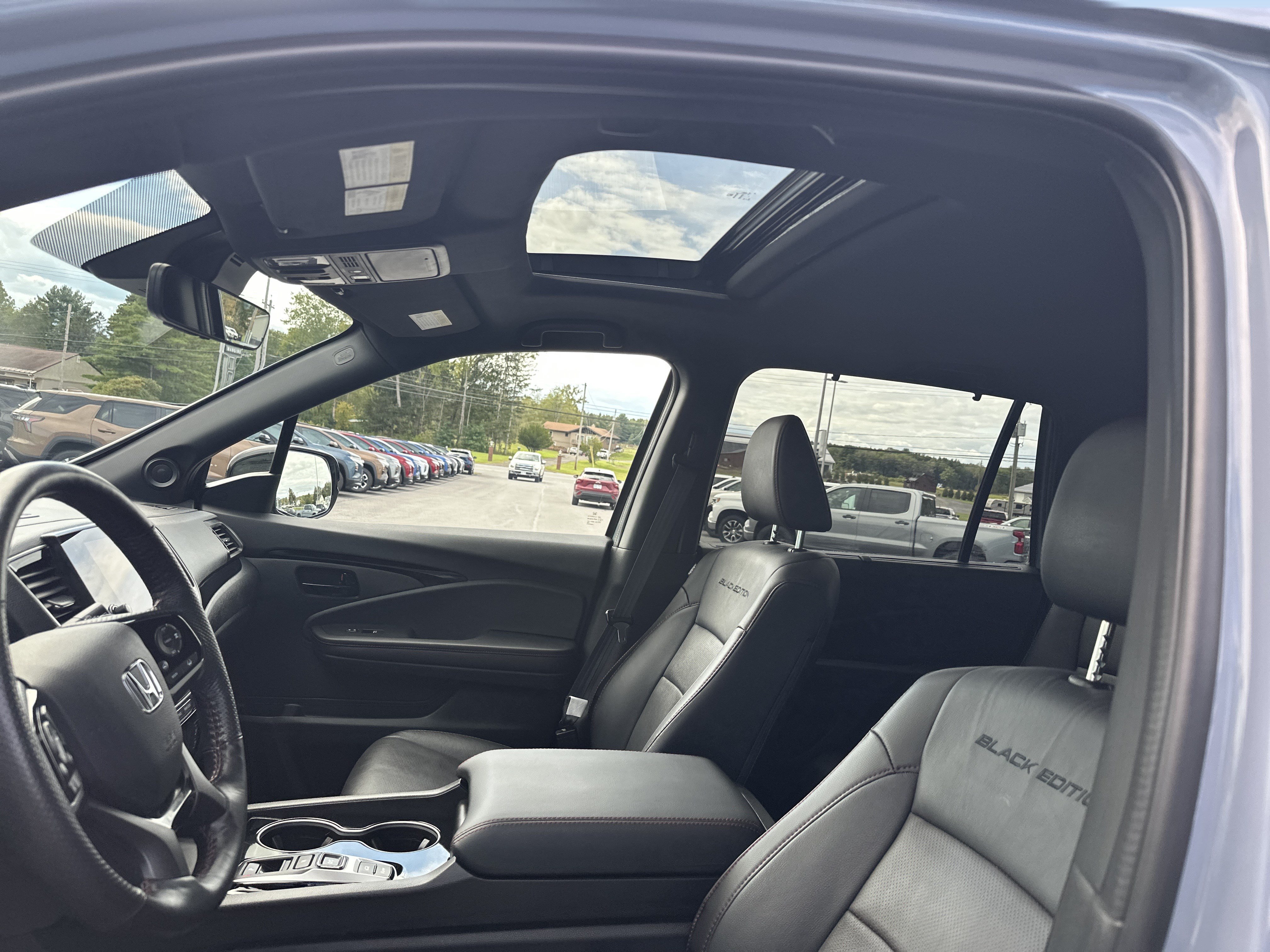 Used 2025 Honda Passport Black Edition image 11