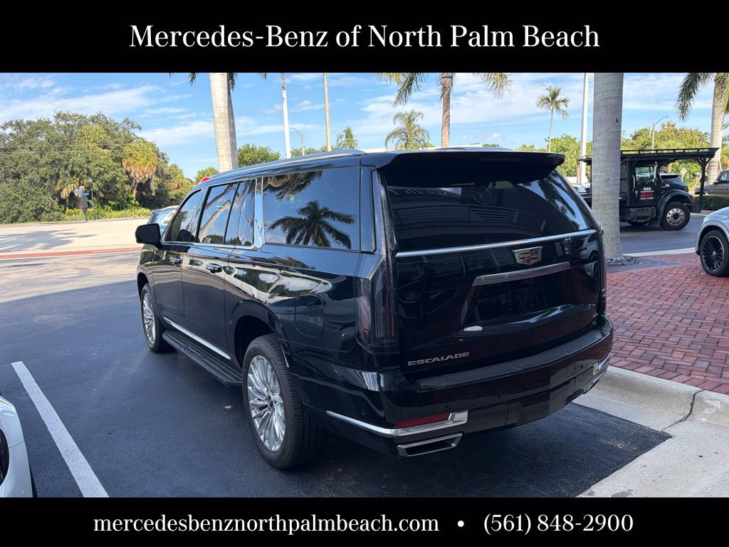 Used 2025 Cadillac Escalade ESV Premium Luxury AWD/4WD image 4