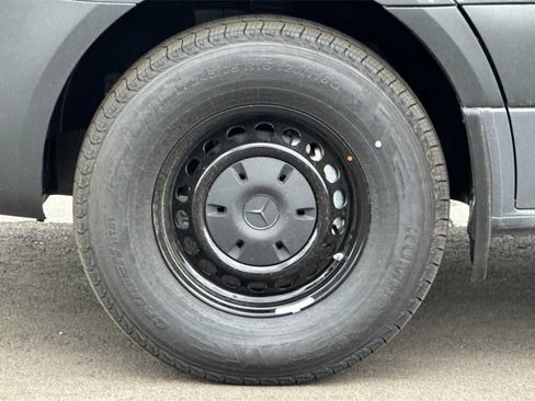 Used 2024 Mercedes-Benz Sprinter 2500 image 24