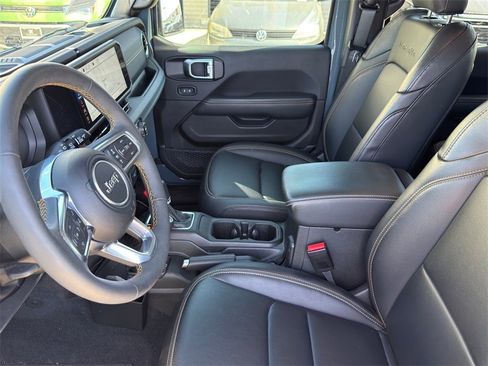 Used 2024 Jeep Wrangler Unlimited Sahara image 15