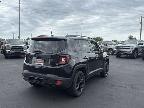 Used 2018 Jeep Renegade Altitude w/ UConnect 8.4 Nav Group AWD/4WD image 5