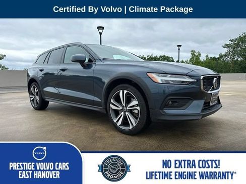 Certified 2025 Volvo V60 B5 Cross Country Plus AWD/4WD image 1
