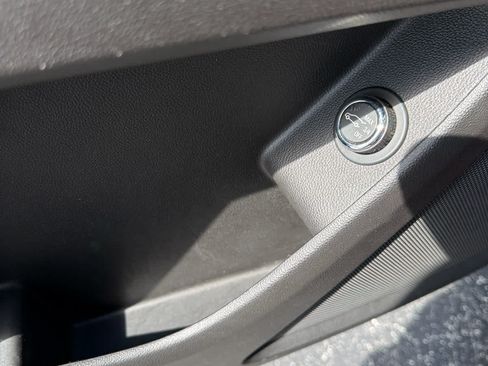 Used 2018 Chevrolet Traverse LT FWD image 30