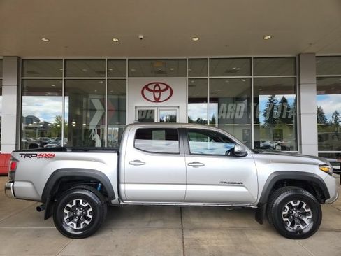 Used 2023 Toyota Tacoma TRD Off-Road w/ Black Out Package (TMS) AWD/4WD image 3