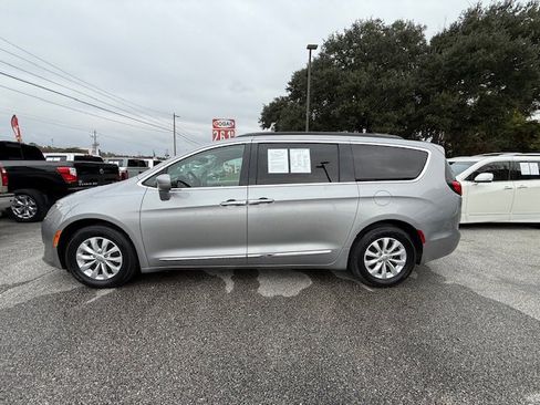 Used 2017 Chrysler Pacifica Touring-L image 1