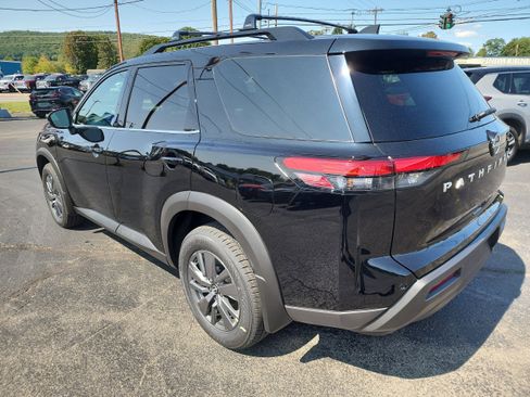 New 2025 Nissan Pathfinder SV image 6