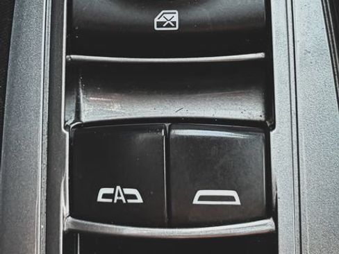 Used 2016 Chevrolet Malibu LT FWD image 4