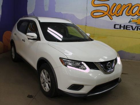 Used 2016 Nissan Rogue SV w/ SV Premium Package FWD image 2