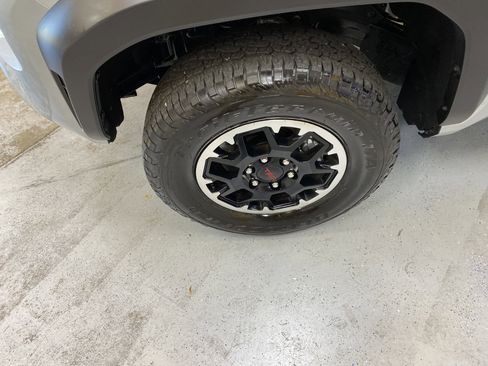 Used 2025 Toyota Tacoma TRD Off-Road image 11