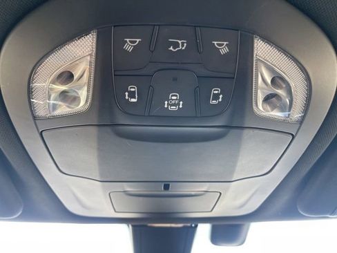 Used 2018 Chrysler Pacifica Touring-L w/ S Appearance Package FWD image 28