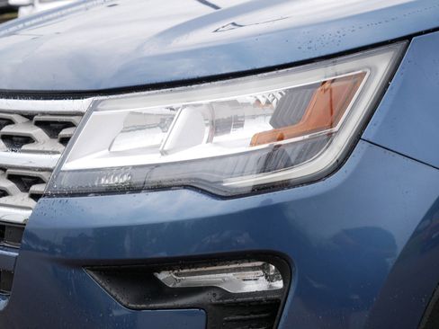 Used 2018 Ford Explorer XLT w/ Equipment Group 202A AWD/4WD image 10
