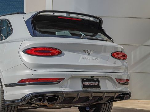 Used 2023 Bentley Bentayga AWD/4WD image 15