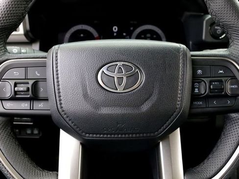 Used 2025 Toyota Tacoma Trailhunter image 12