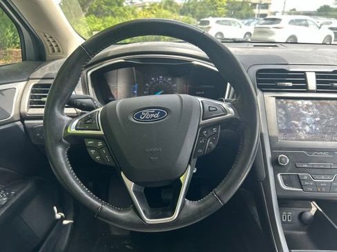Used 2019 Ford Fusion SE w/ Equipment Group 151A FWD image 14
