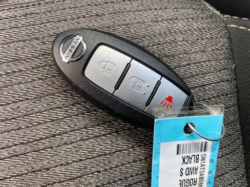 Used 2021 Nissan Rogue S image 23