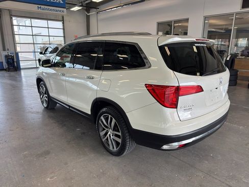 Used 2017 Honda Pilot Touring image 3