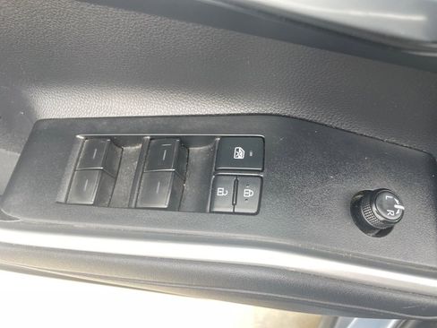 Used 2020 Toyota Highlander XLE image 12