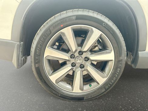 Used 2023 Honda Pilot Touring image 5