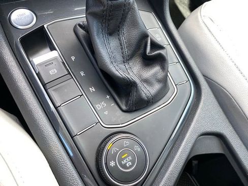 Used 2020 Volkswagen Tiguan SE w/ 3rd Row Seat Package AWD/4WD image 18
