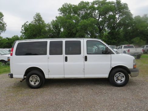 Used 2014 Chevrolet Express 2500 LT w/ LT Preferred Equipment Group RWD image 4