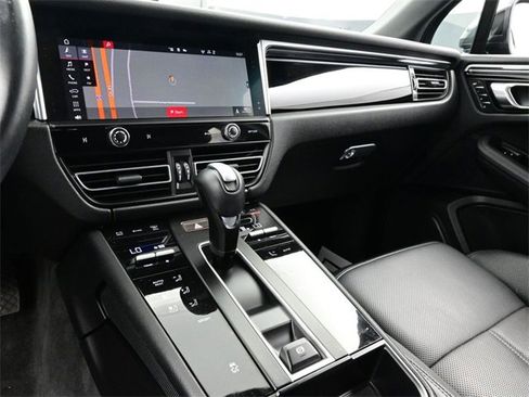 Used 2023 Porsche Macan image 8