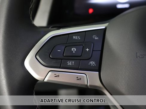 Used 2024 Volkswagen Atlas Cross Sport SE image 3