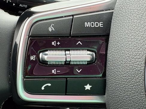 Certified 2025 Kia Sorento S w/ Panoramic Sunroof Package FWD image 23