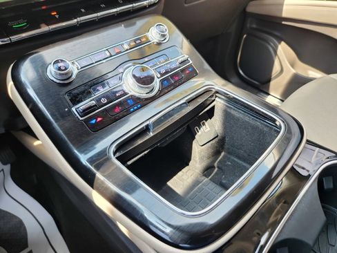 Used 2022 Lincoln Nautilus Reserve image 13