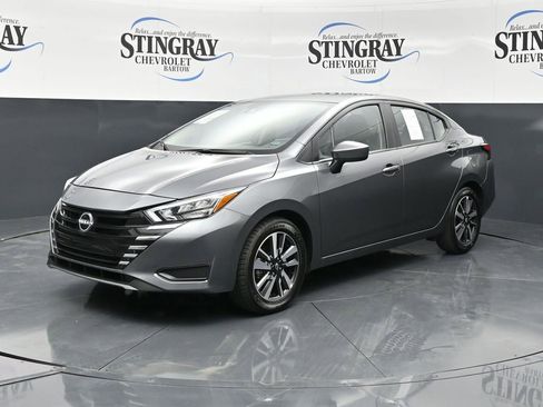 Used 2025 Nissan Versa SV FWD image 3