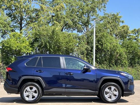 Used 2025 Toyota RAV4 XLE AWD/4WD image 3