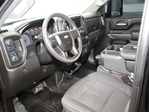 Used 2021 Chevrolet Silverado 2500 Custom w/ Custom Convenience Package image 4