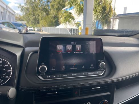 Used 2025 Nissan Rogue SV image 20