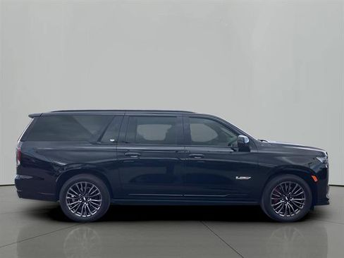 Certified 2024 Cadillac Escalade ESV V w/ Heavy-Duty Trailer Package image 5