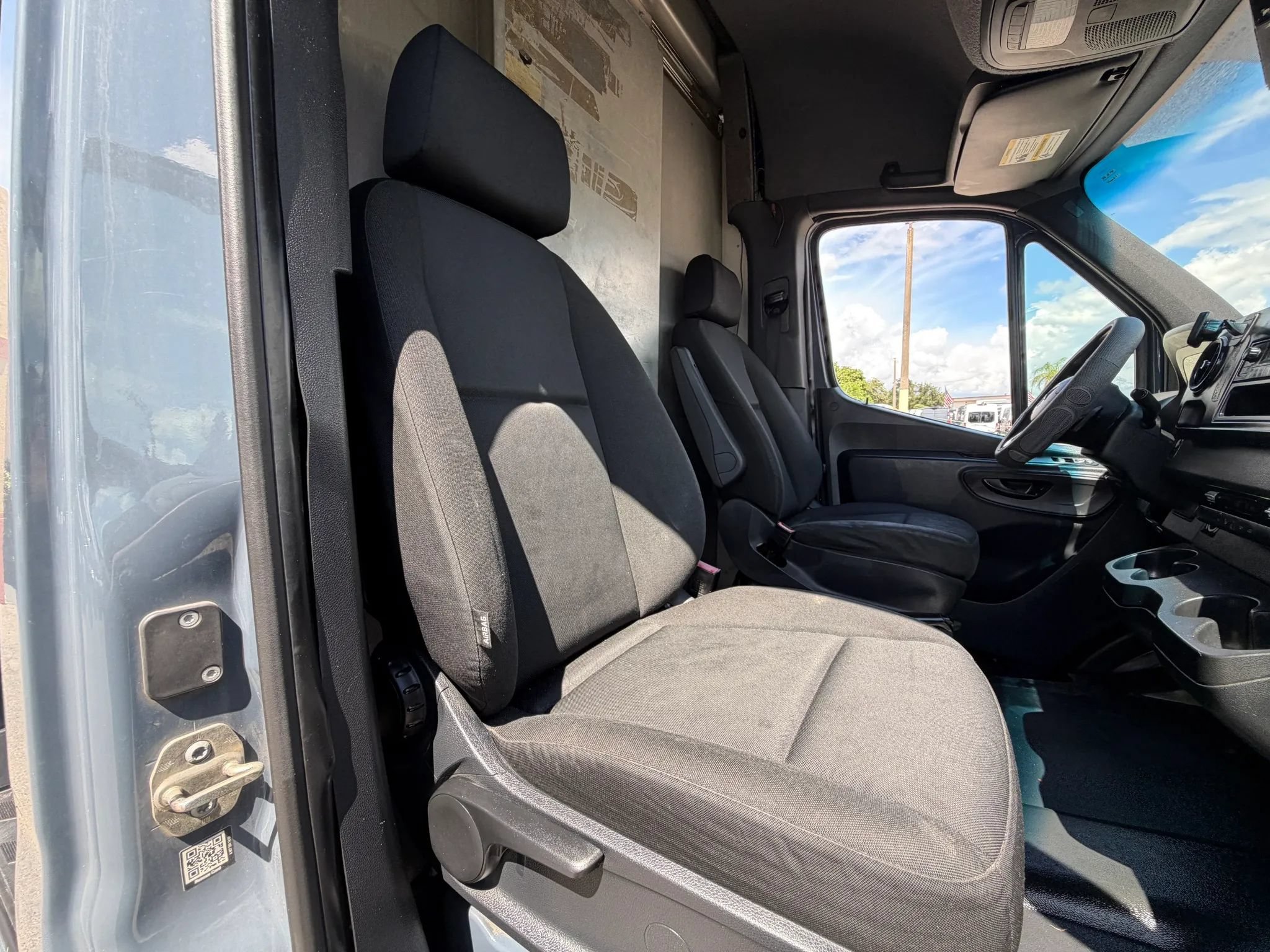 Used 2019 Mercedes-Benz Sprinter 170 image 17