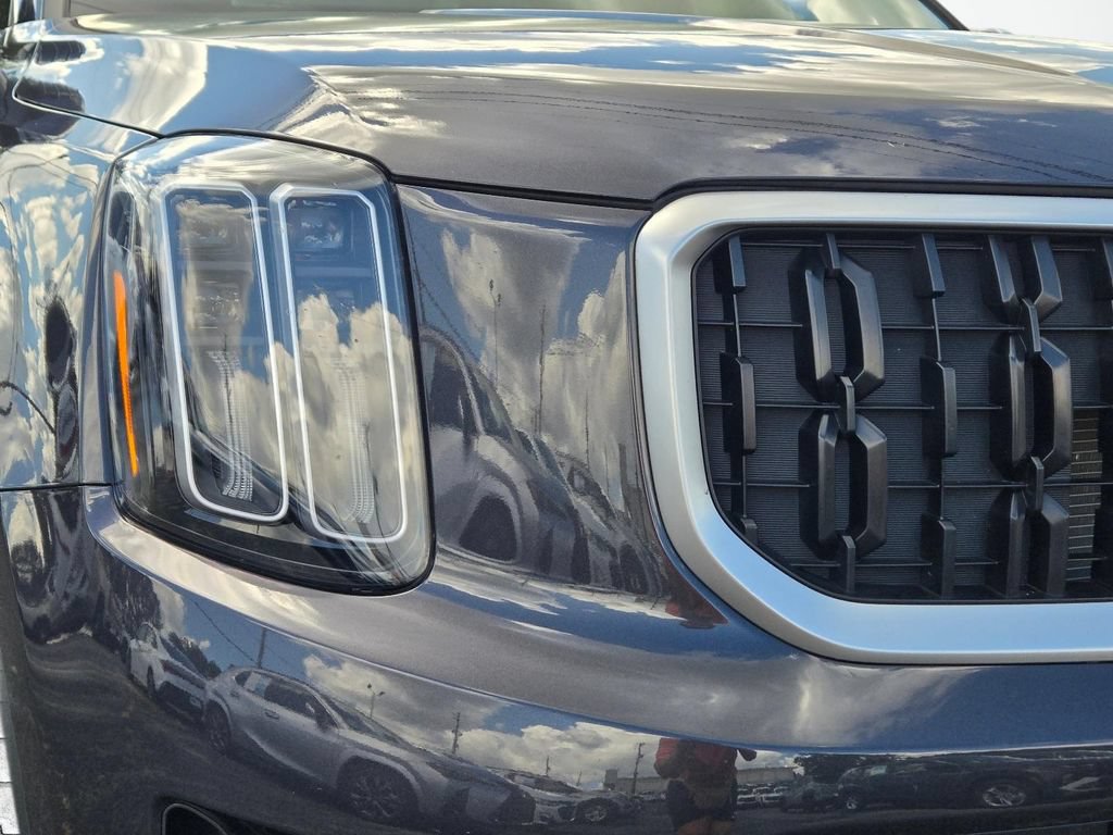 Used 2025 Kia Telluride LX FWD image 2